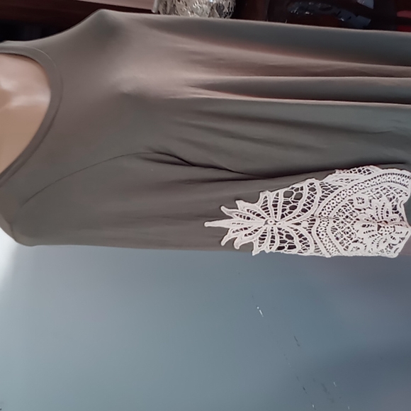 Gorgeous Lace Tunic Top - Picture 3 of 7